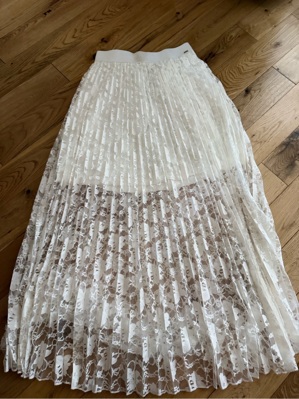 Women's White Lace Pleated Maxi Skirt